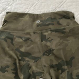 Lululemon cropped wunder under size 2